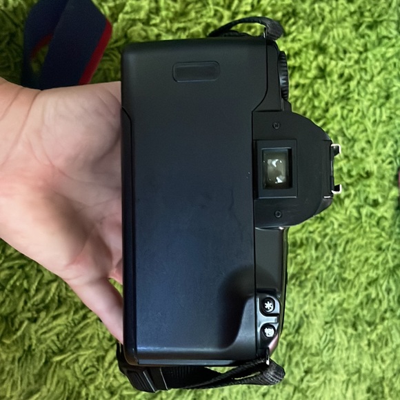 Canon eos rebel x s 35mm film SLR autofocus camera with 35-80mm wide/zoom lens - Picture 4 of 7